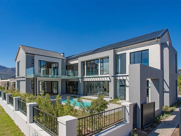 4 Bedroom House 4 Bedroom House