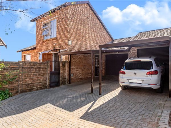 3 Bedroom Townhouse 3 Bedroom Townhouse