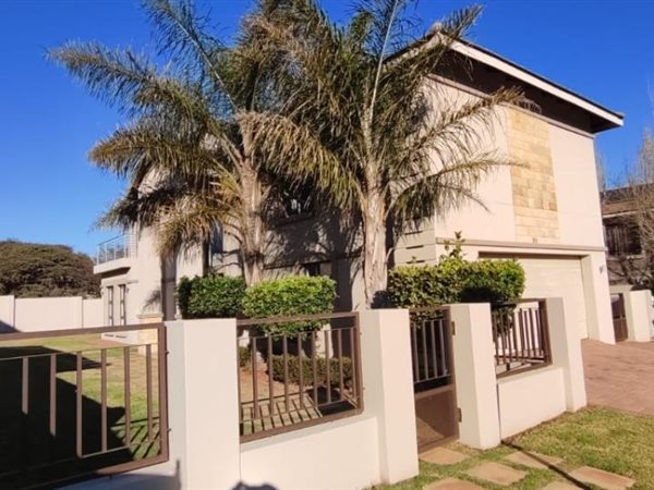 3 Bedroom Townhouse 3 Bedroom Townhouse