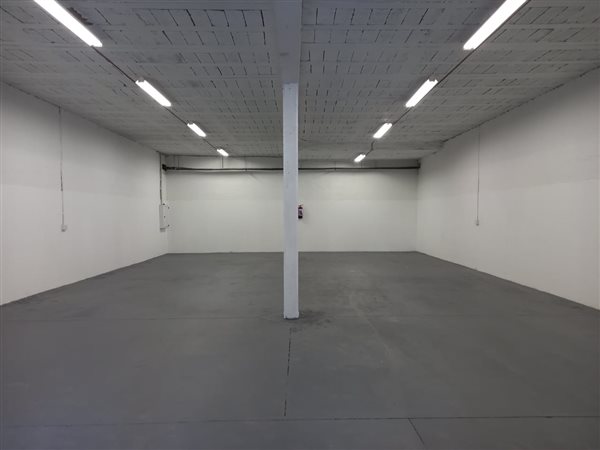 290  m² Industrial space