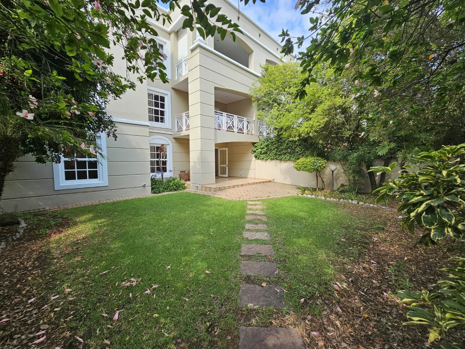 2 Bed Apartment in Sandown photo number 1