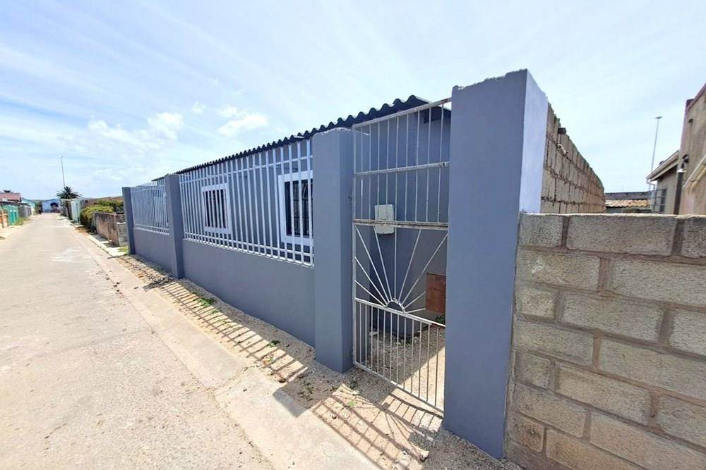 10 Bed House in Kwazakhele photo number 2