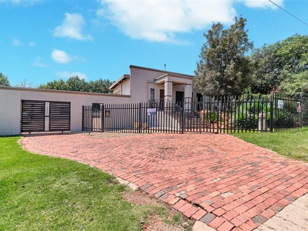 4 Bed House in Constantia Kloof