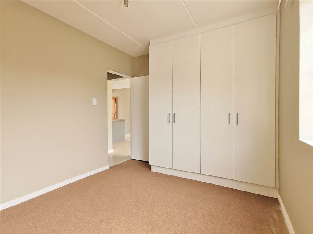 2 Bed Apartment in Newton Park photo number 6