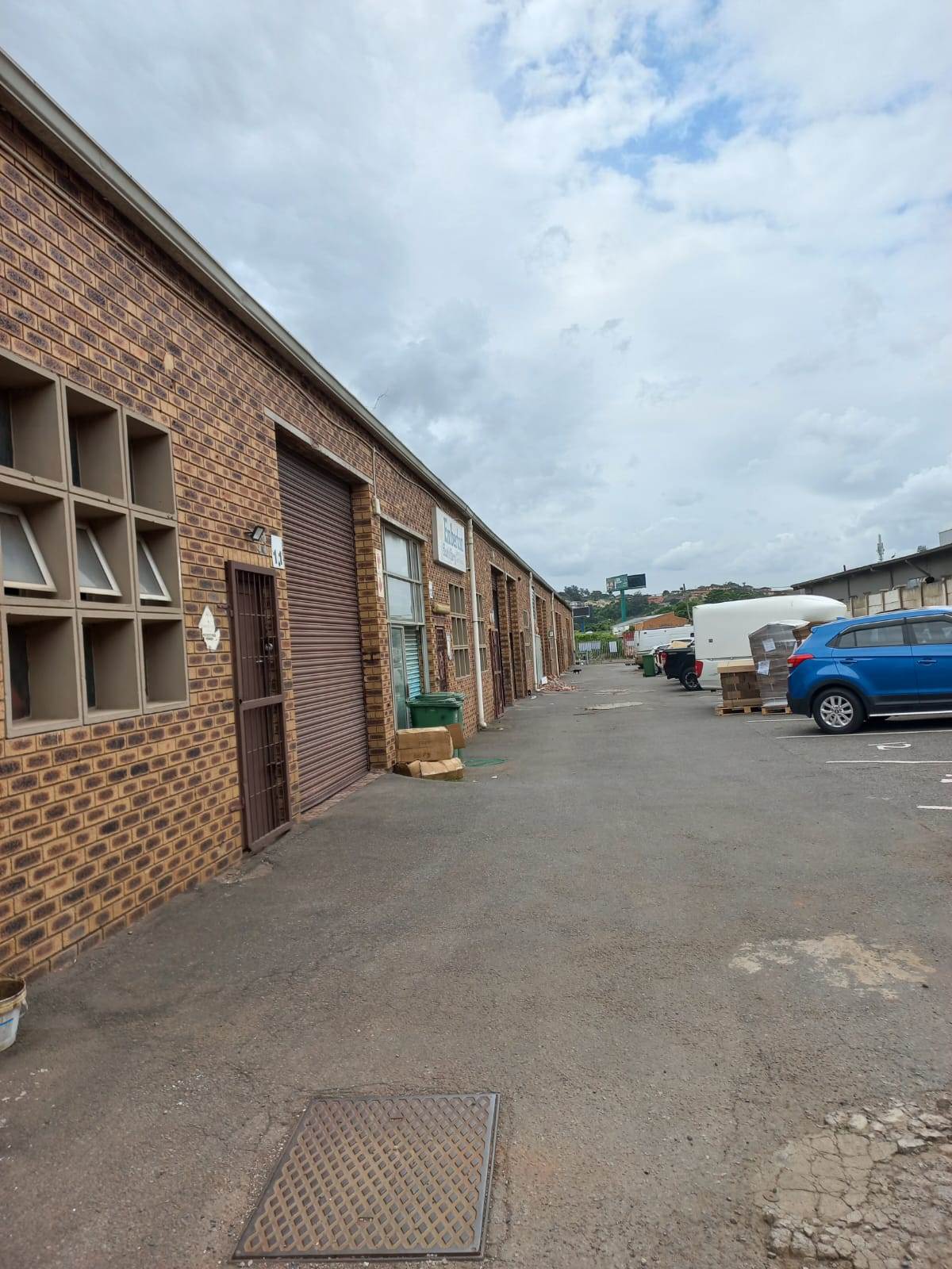 180  m² Industrial space in Springfield Park photo number 1