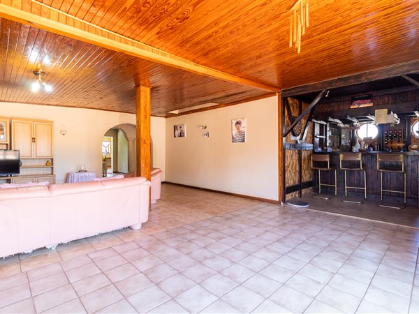 2.2 ha Smallholding 2.2 ha Smallholding