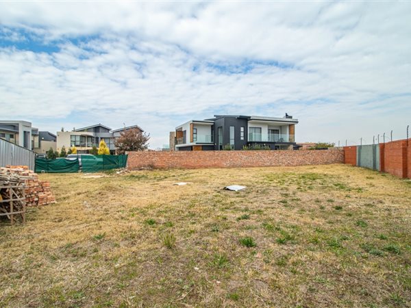 569 m² Land