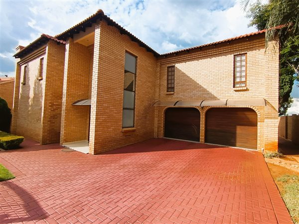 4 Bedroom House 4 Bedroom House