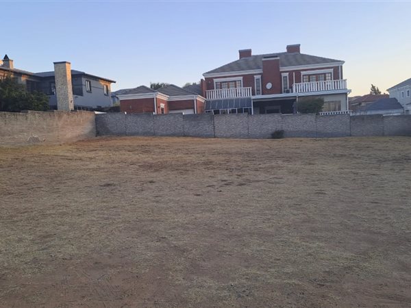 762 m² Land