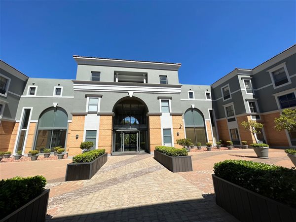 411  m² Commercial space in Illovo
