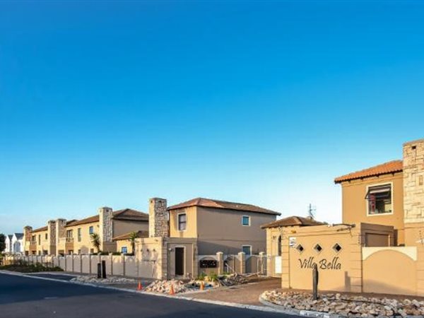 3 Bedroom Townhouse 3 Bedroom Townhouse