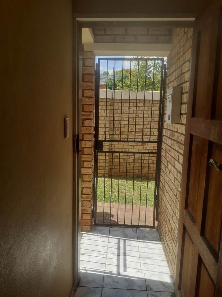 3 Bed Townhouse in Witpoortjie photo number 20