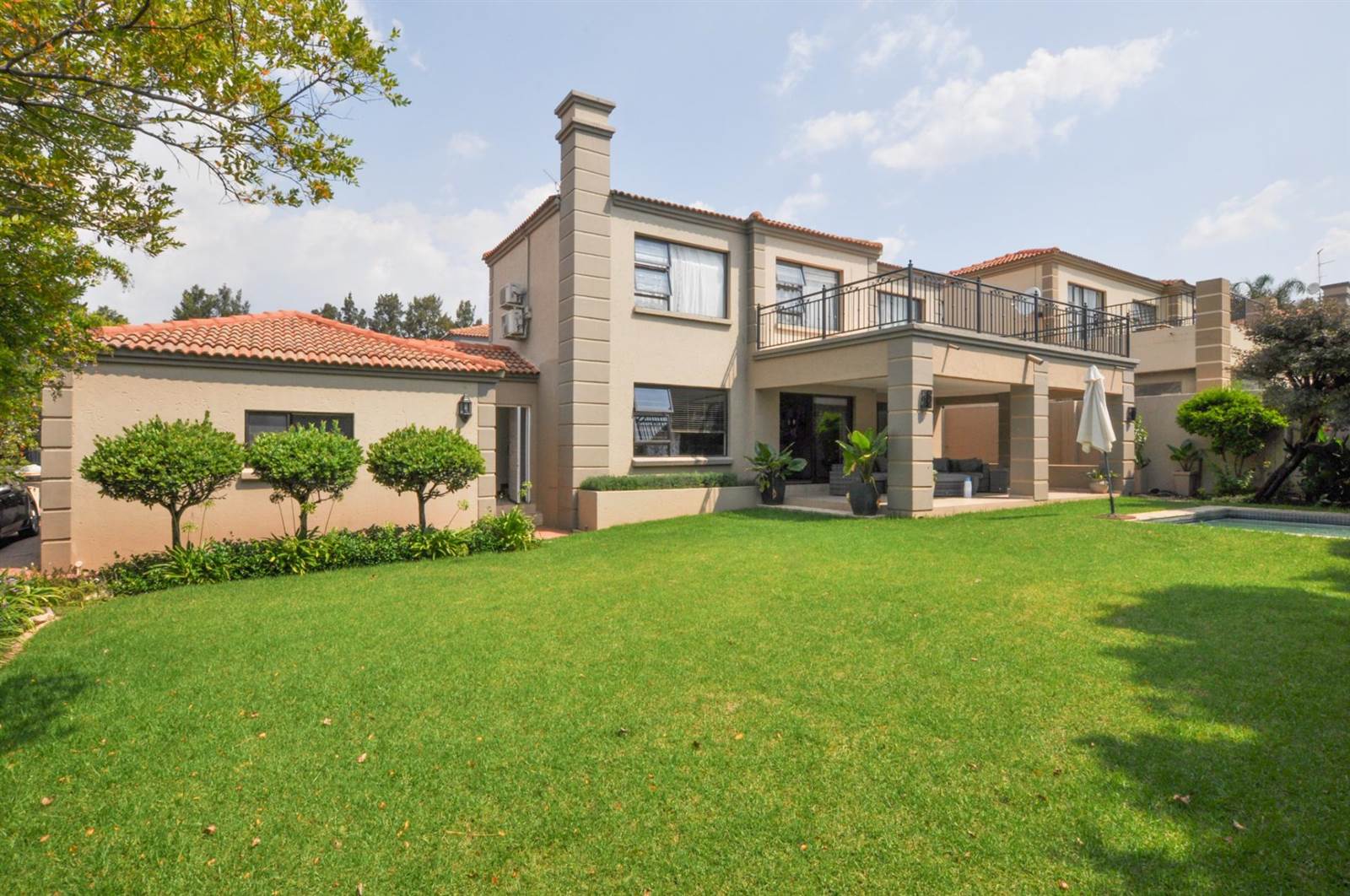 3 Bed Townhouse in Fourways photo number 1