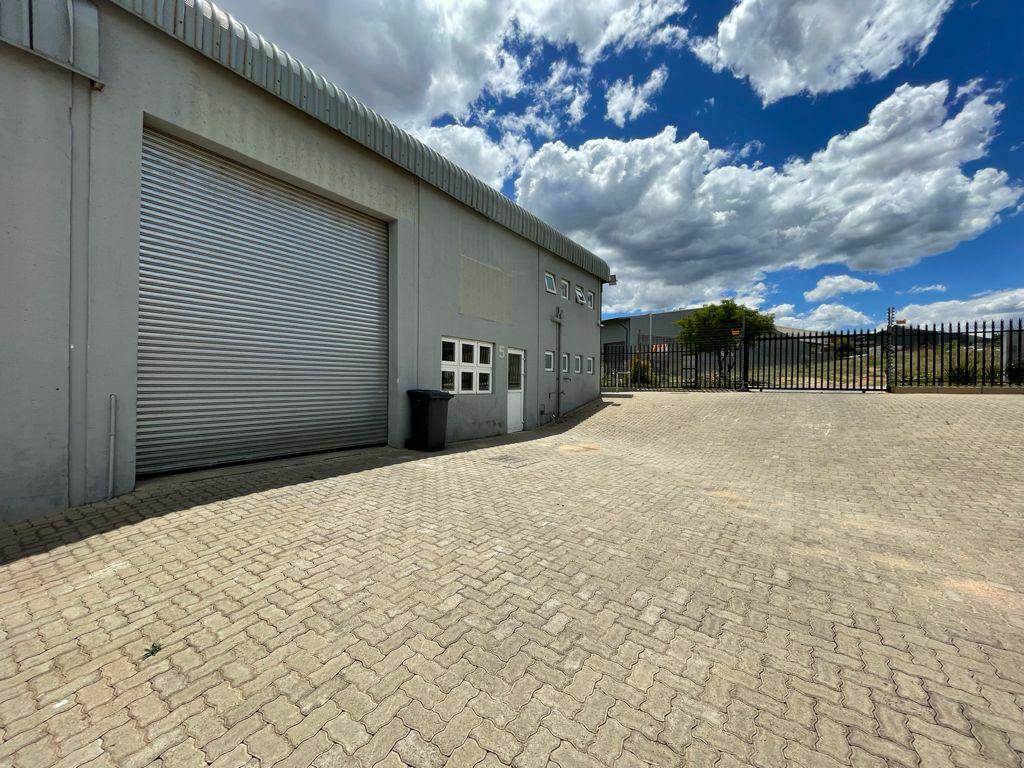 180  m² Industrial space in Cosmo City photo number 2