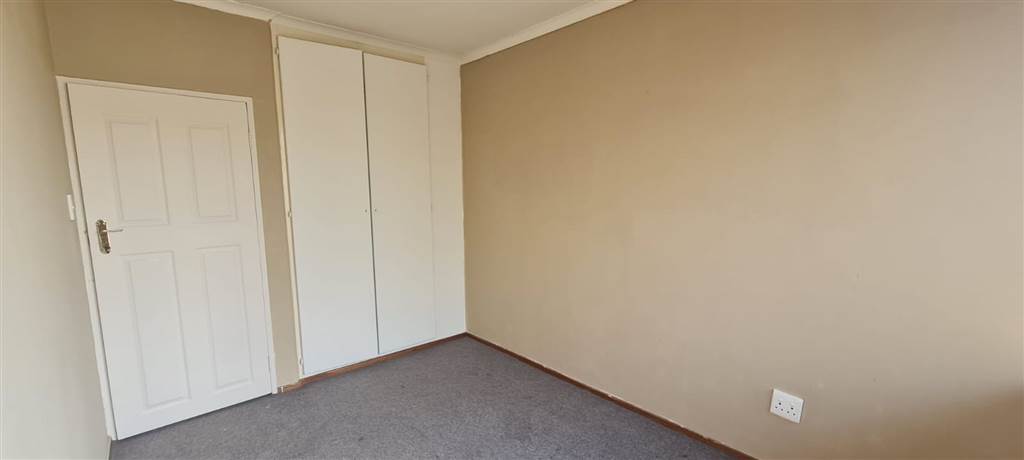 2 Bed Flat in Secunda photo number 8