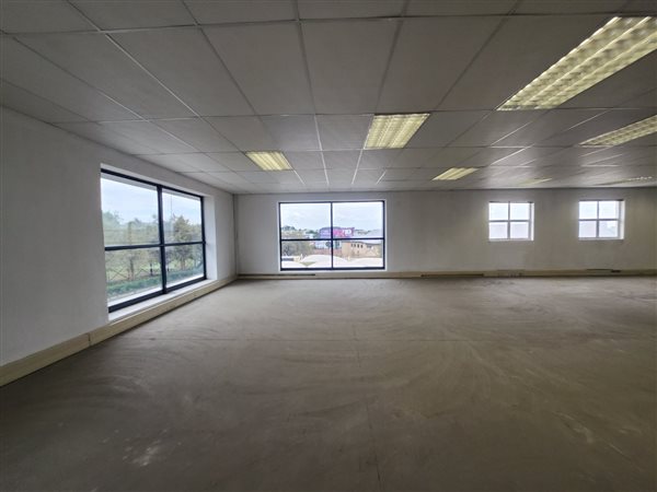 612  m² Commercial space