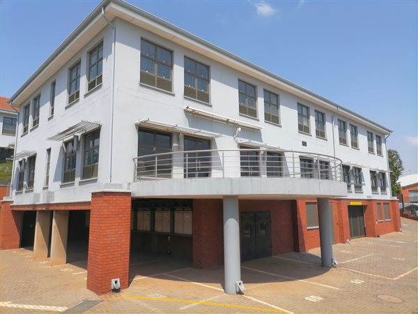 2 562  m² Commercial space