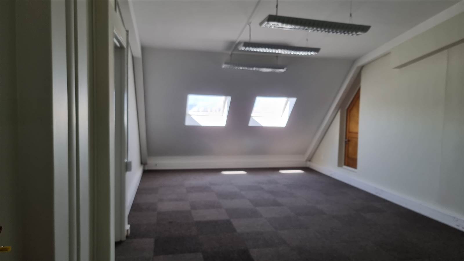 300  m² Commercial space in Mouille Point photo number 14