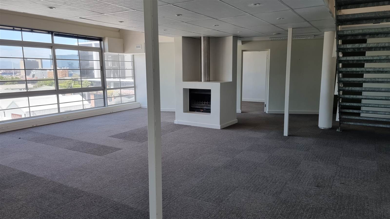 300  m² Commercial space in Mouille Point photo number 3