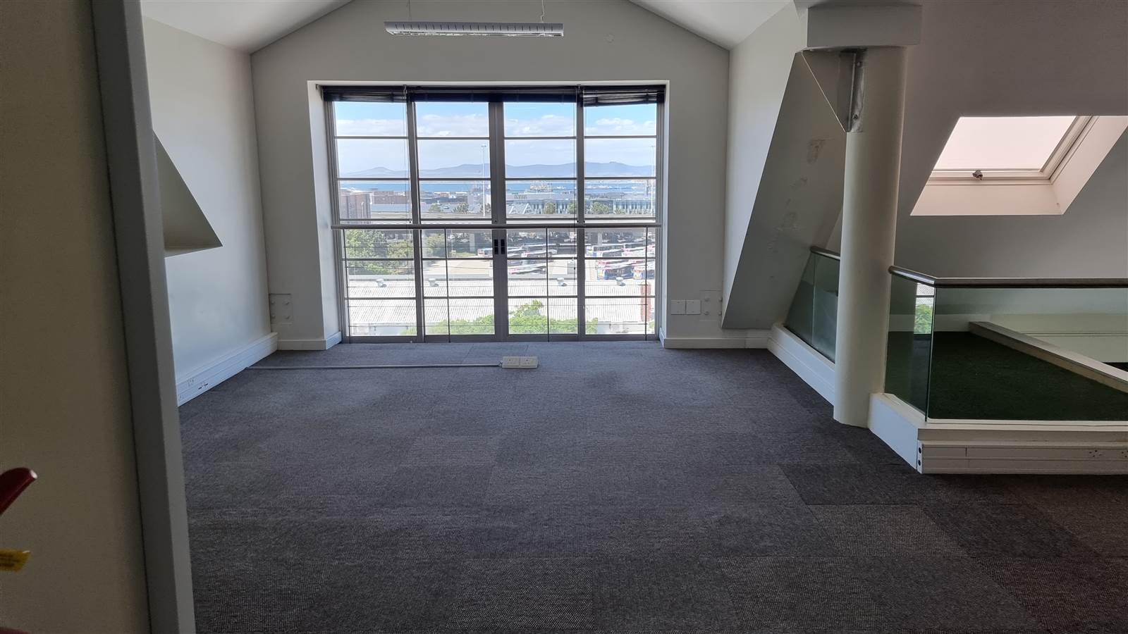 300  m² Commercial space in Mouille Point photo number 10