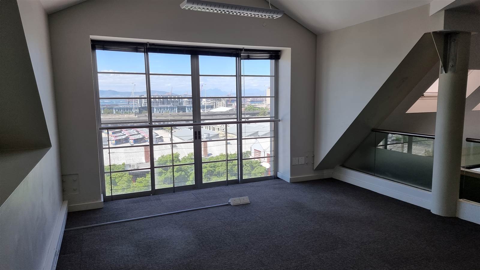 300  m² Commercial space in Mouille Point photo number 12
