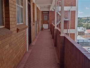 2 Bed Apartment in Krugersdorp Central