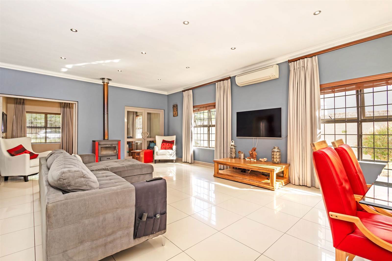4 Bed House in Durbanville Central photo number 6