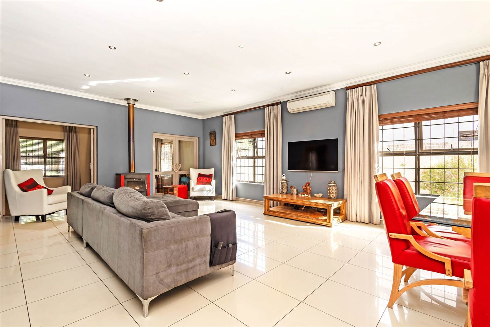 4 Bed House in Durbanville Central photo number 7