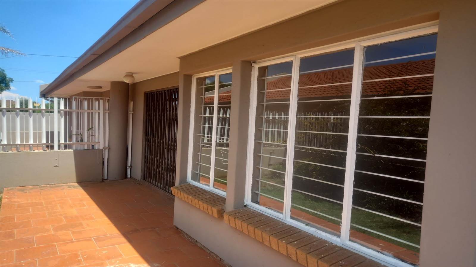2 Bed Townhouse in Bronkhorstspruit photo number 1