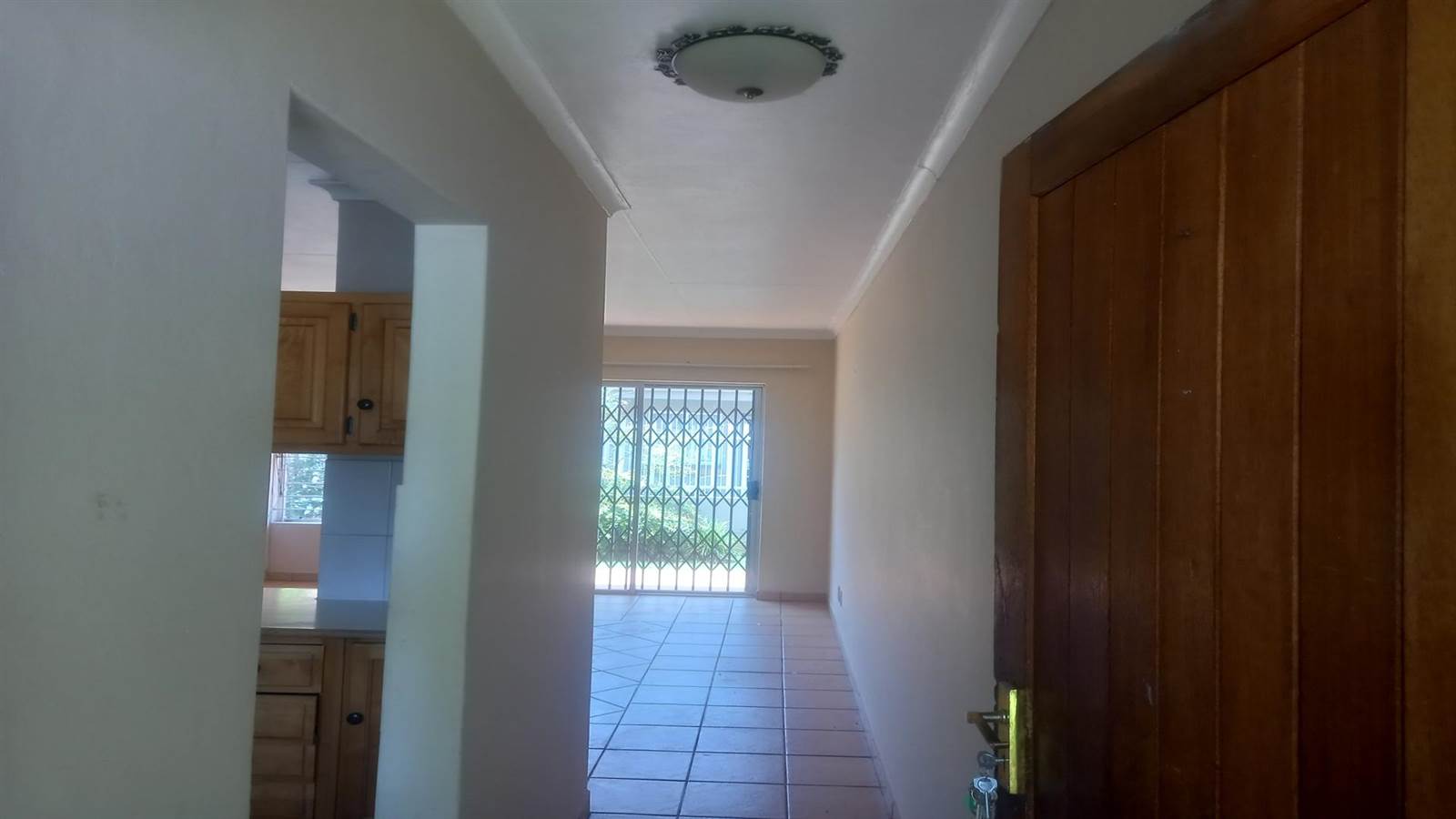 2 Bed Townhouse in Bronkhorstspruit photo number 3