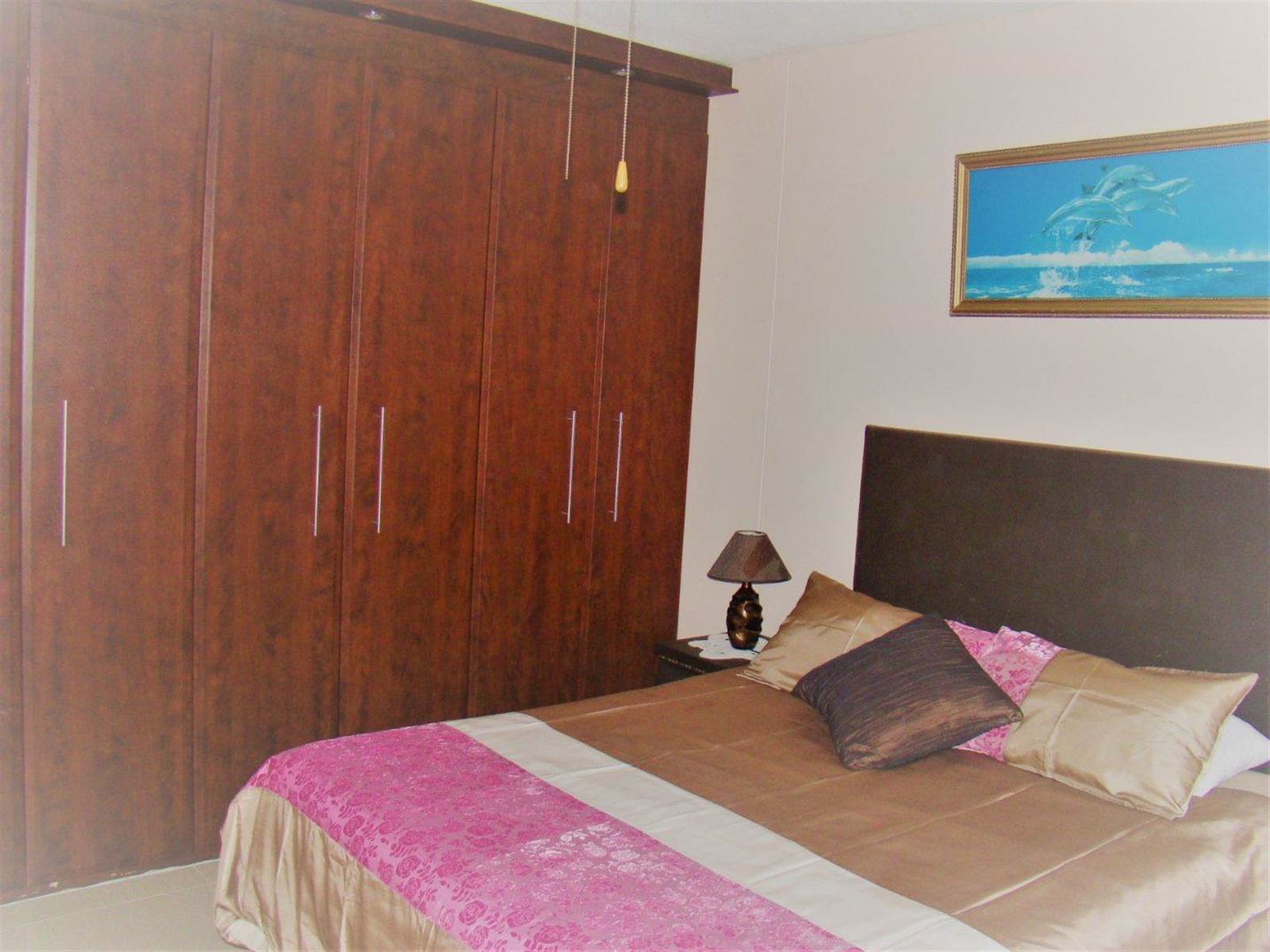 2 Bed Apartment in Amanzimtoti photo number 10
