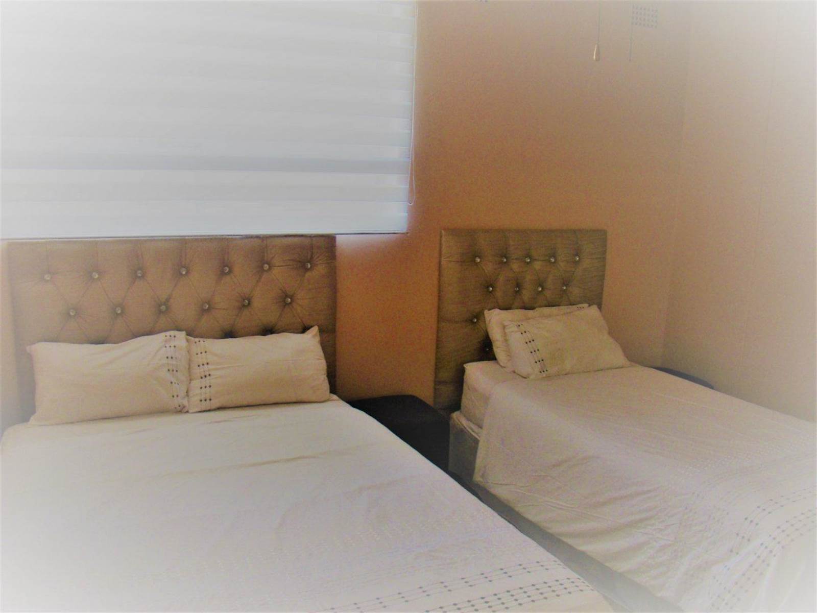 2 Bed Apartment in Amanzimtoti photo number 14