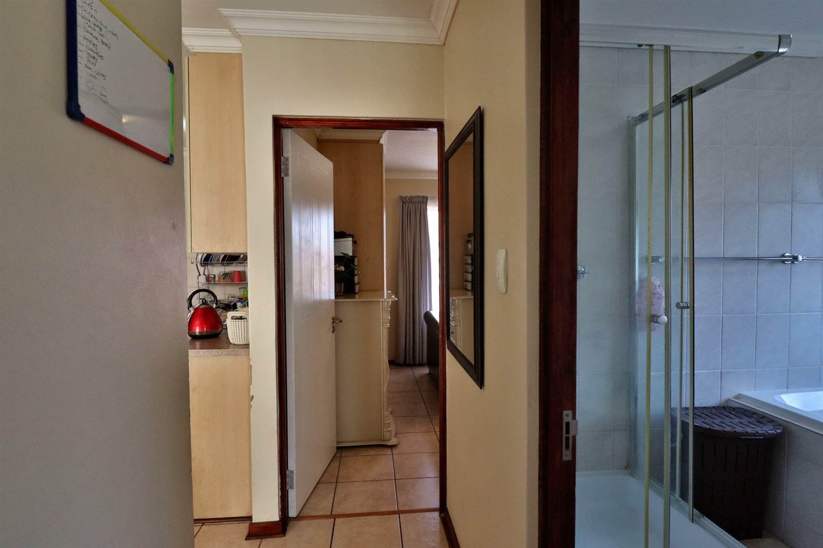 2 Bed Apartment in Spitskop photo number 19