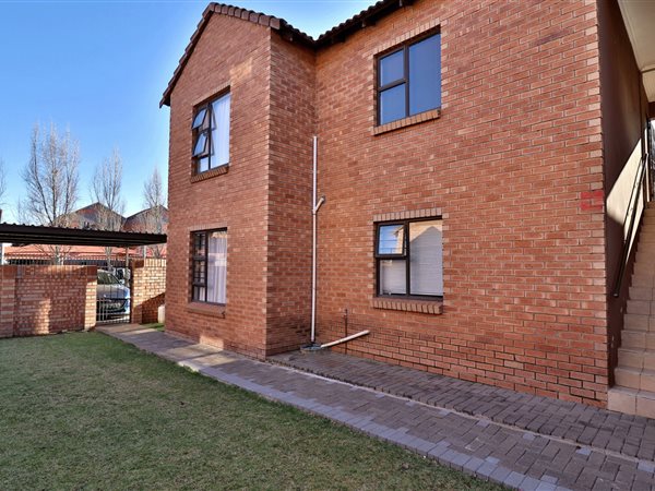 2 Bed Apartment in Spitskop