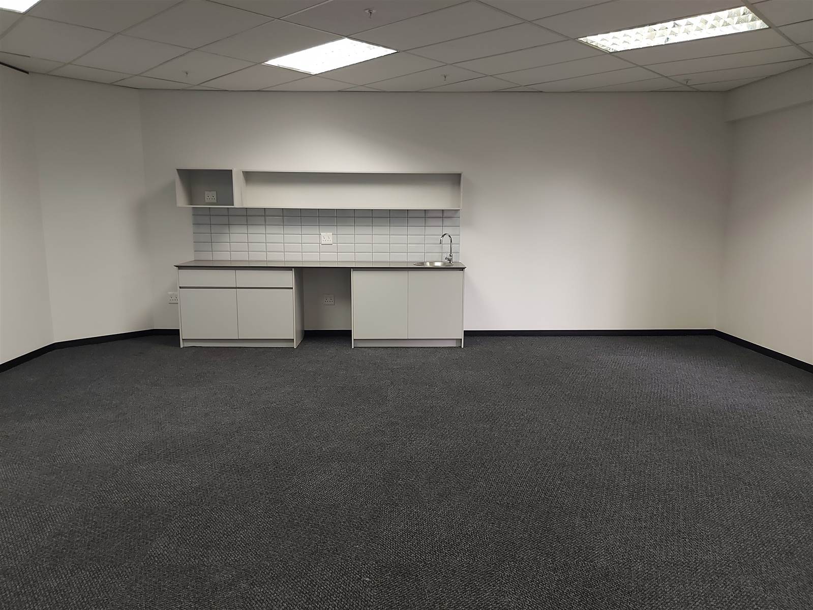 125  m² Commercial space in Parktown photo number 6