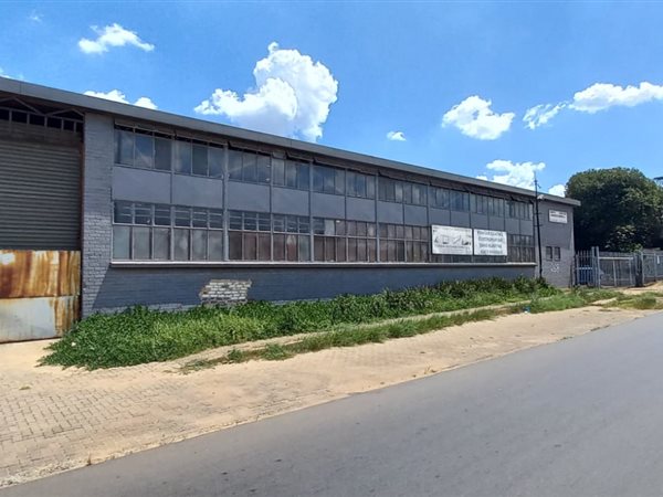 3 000  m² Industrial space