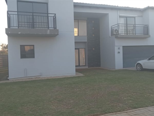4 Bed House in Golf View