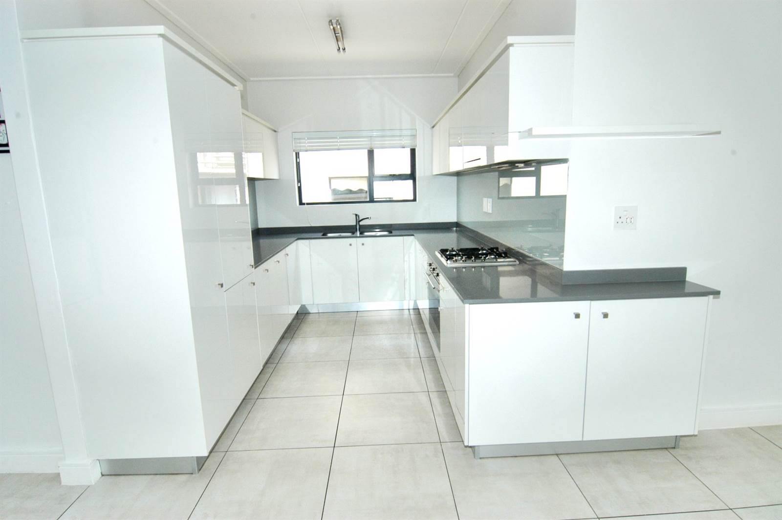 3 Bed Apartment in Waterfall Estate photo number 5