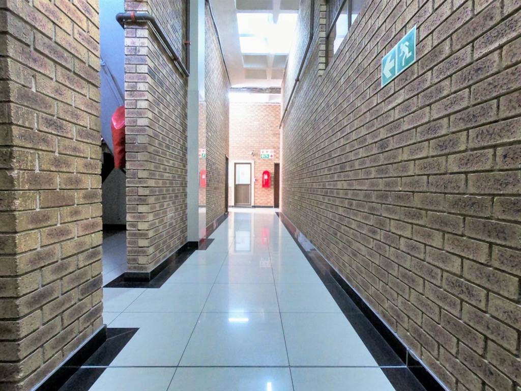 300  m² Commercial space in Durban CBD photo number 8