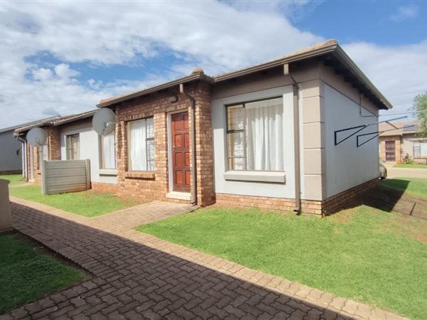 3 Bedroom Townhouse 3 Bedroom Townhouse