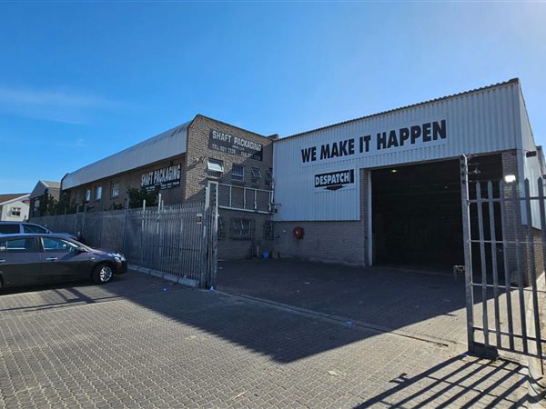 3 900  m² Industrial space