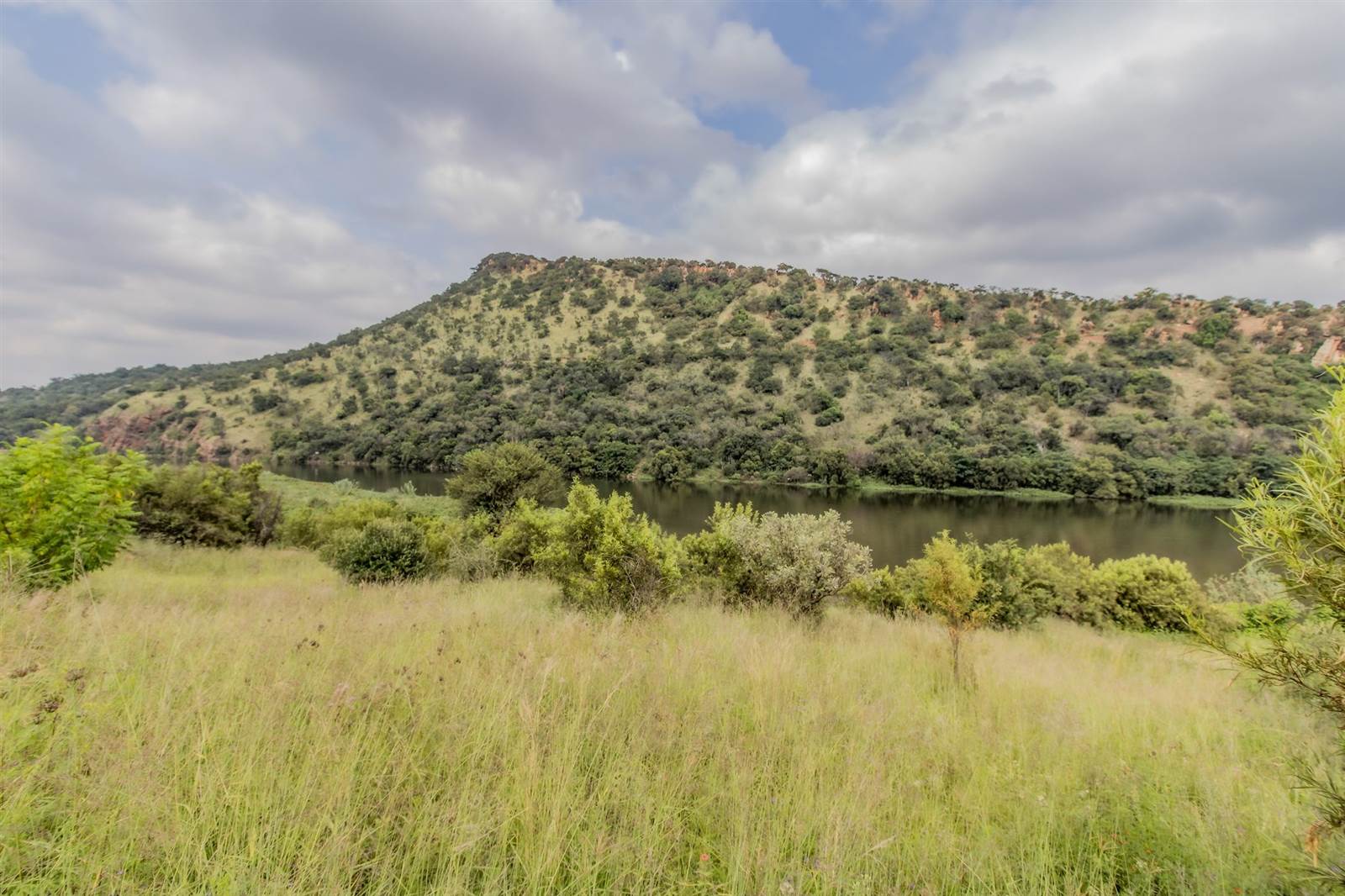 1109 m² Land available in Estate D Afrique photo number 3