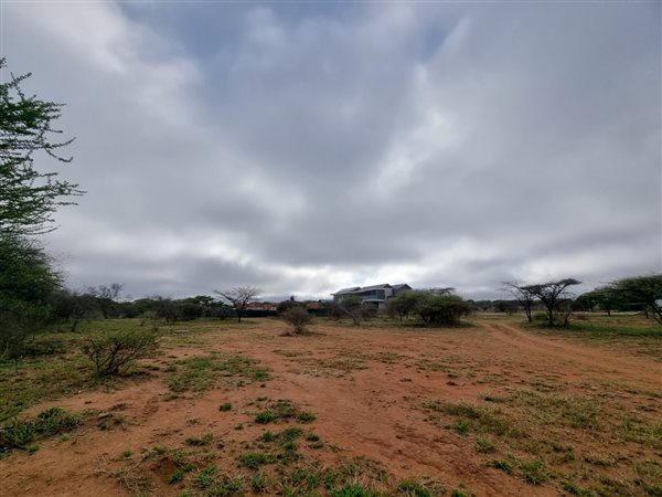 1 770 m² Land