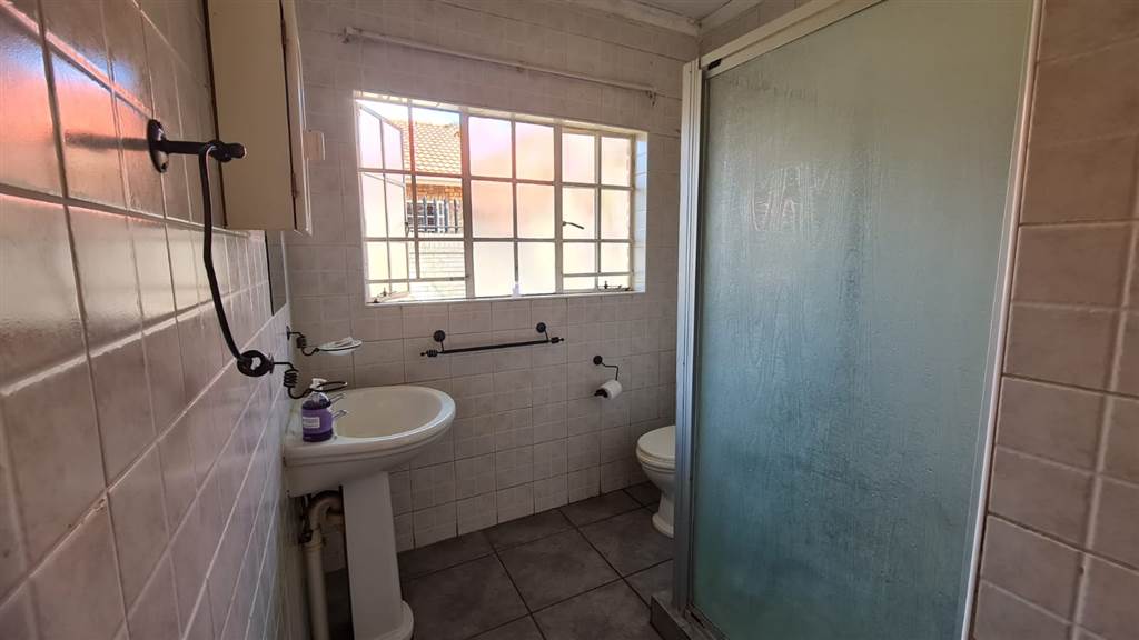 3 Bed House in Protea Park photo number 6