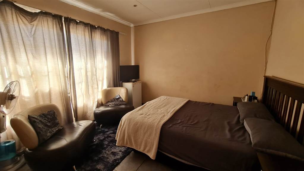 3 Bed House in Protea Park photo number 5