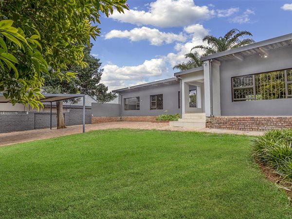 5 Bed House in Constantia Park