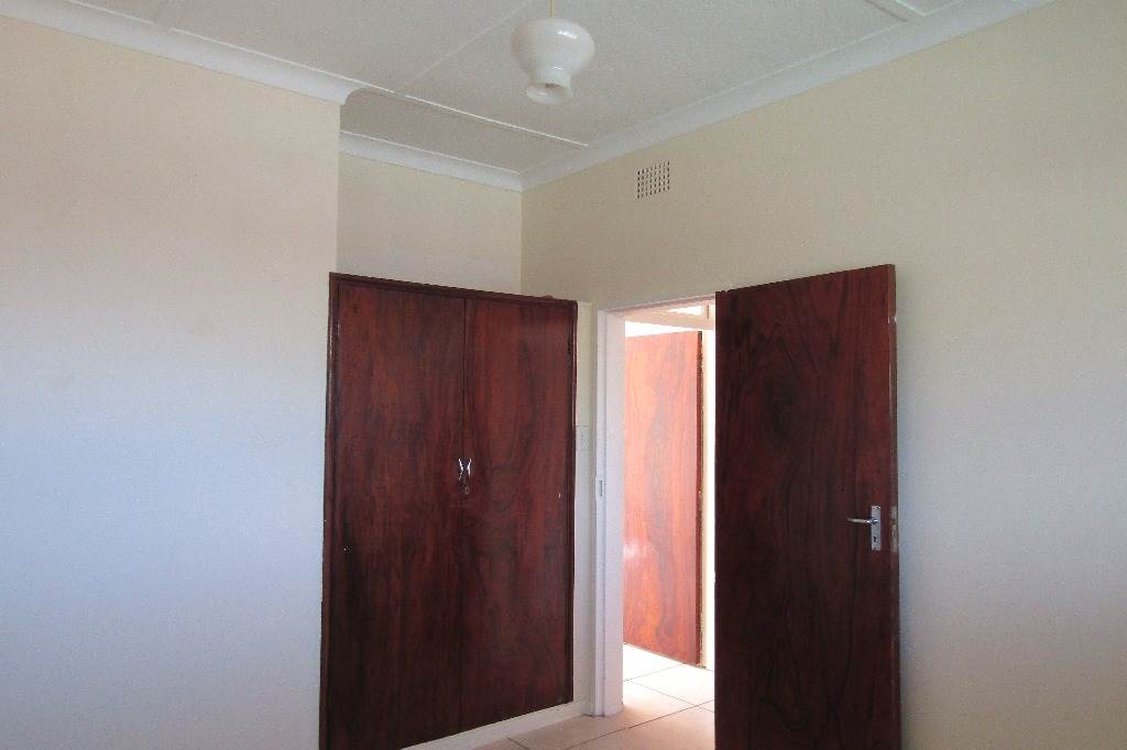 2 Bed Flat in Carletonville photo number 14