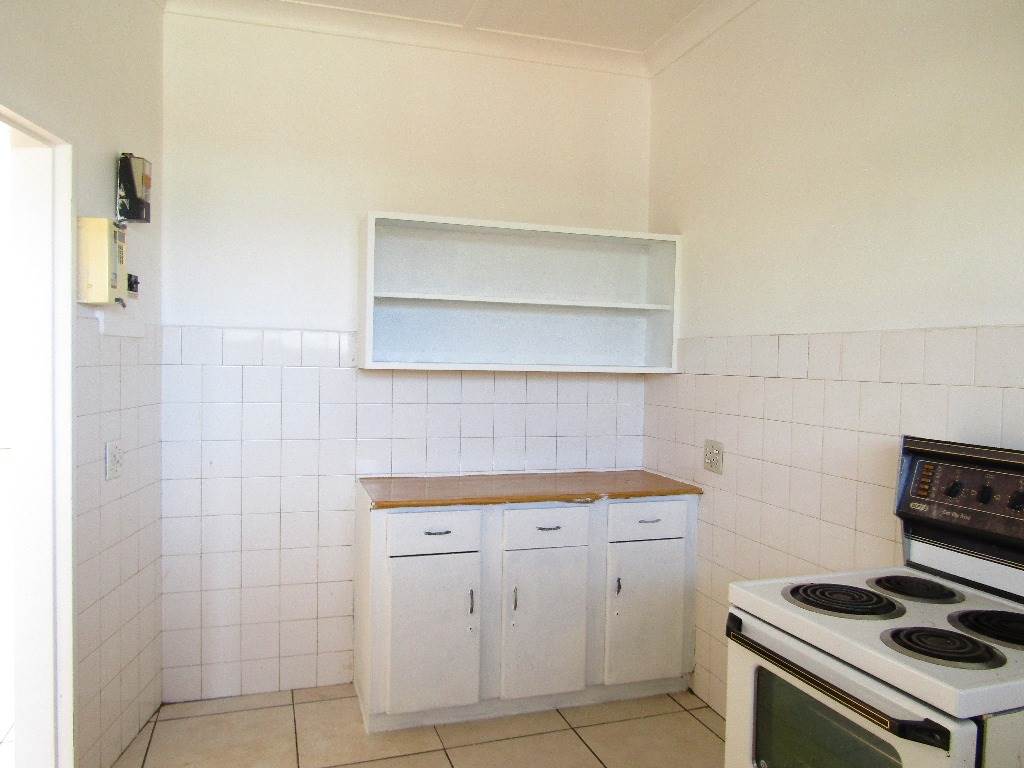 2 Bed Flat in Carletonville photo number 13