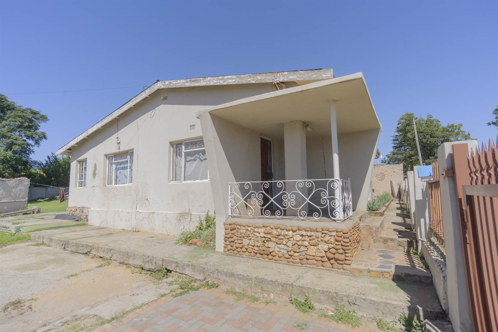 3 Bed House in Rensburg photo number 1