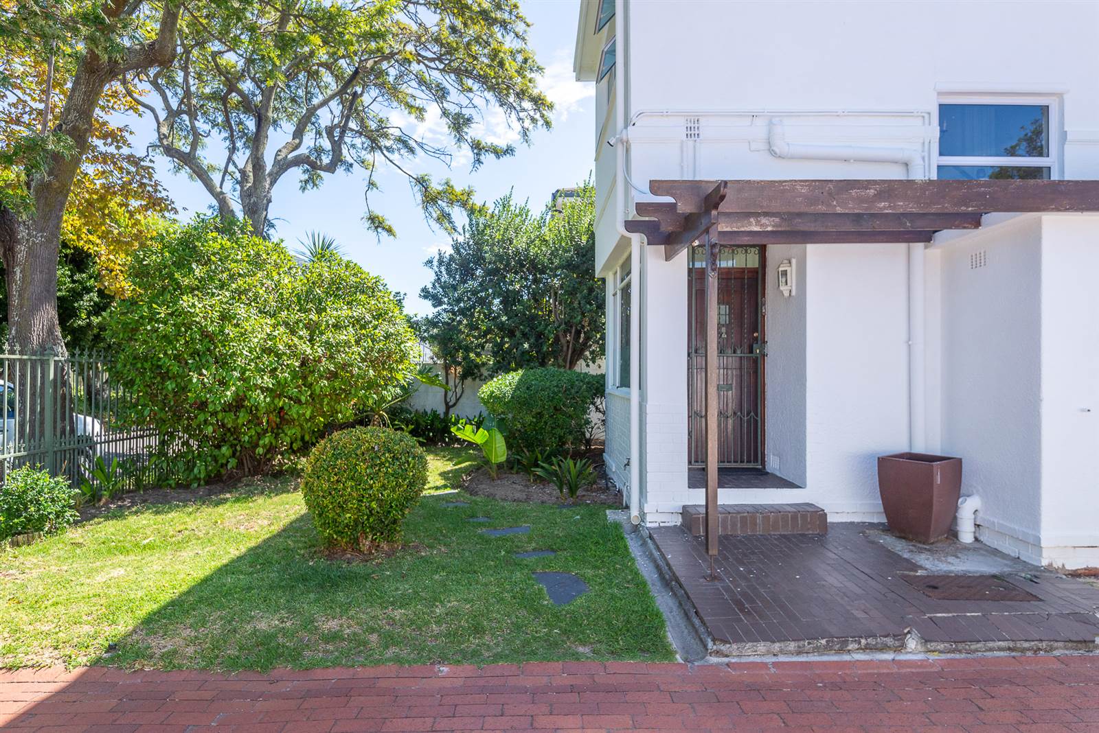 4 Bed House in Rondebosch photo number 2